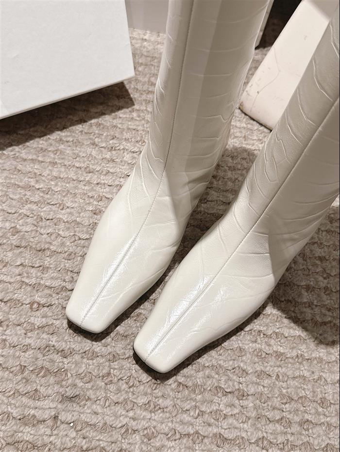 2025112818103104 460